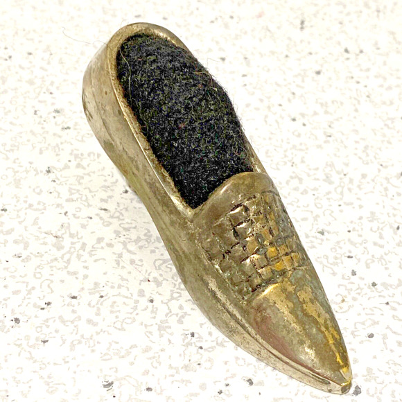 Silver Pin Cushion Victorian Shoe Shaped Sewing Tool Vintage Metal Collectible - Picture 8 of 9